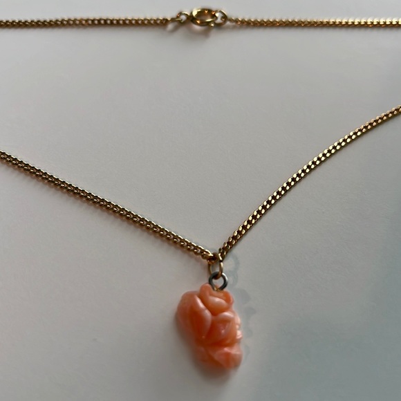Carved coral rose flower pendant gold chain vintage 18” necklace floral dainty - Picture 2 of 8